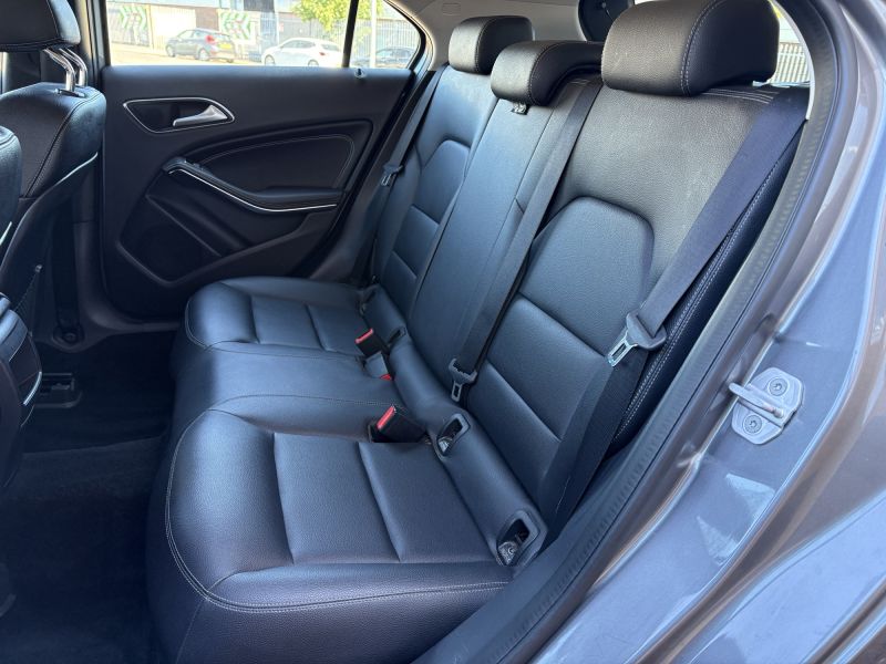 MERCEDES BENZ A180D 