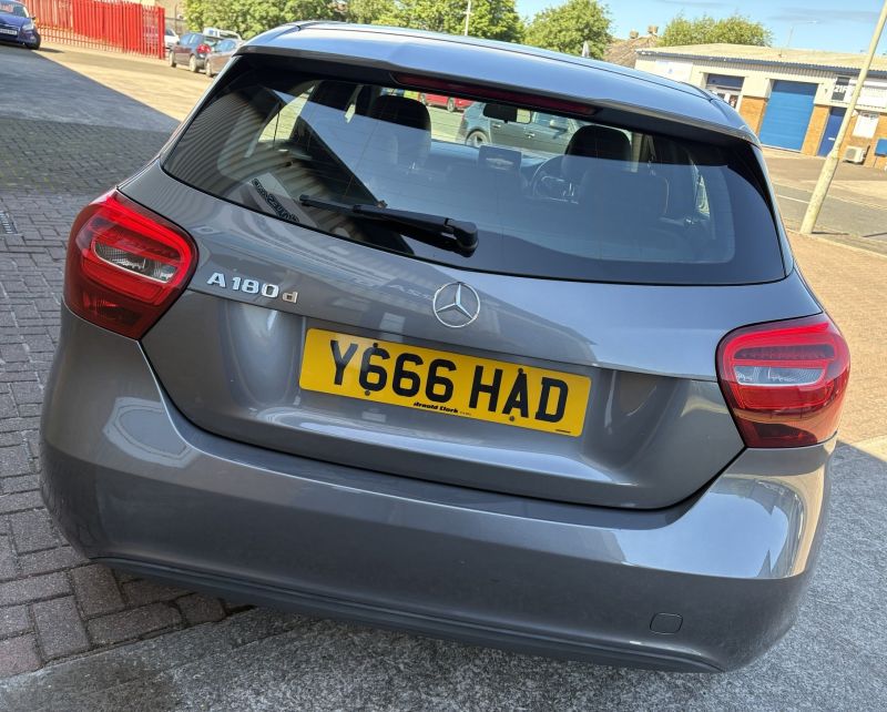 MERCEDES BENZ A180D 